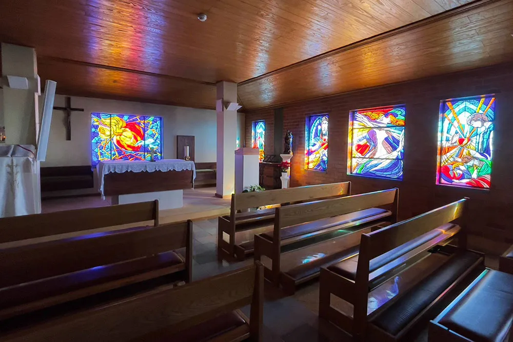 Interior da Capela do Divino Coração de Jesus