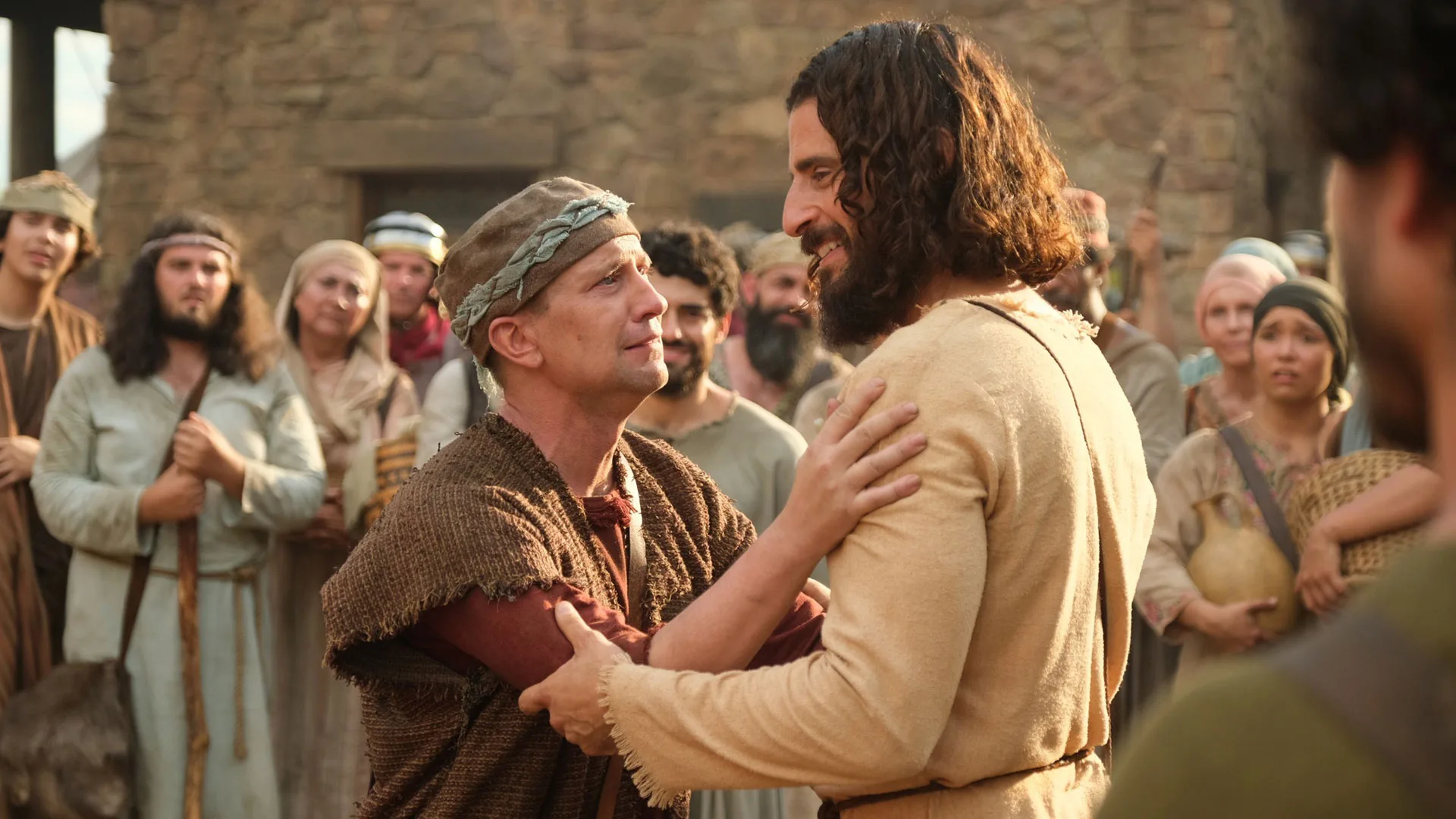 Cena da 3.ª temporada da série The Chosen com Jesus e os apóstolos em missão.