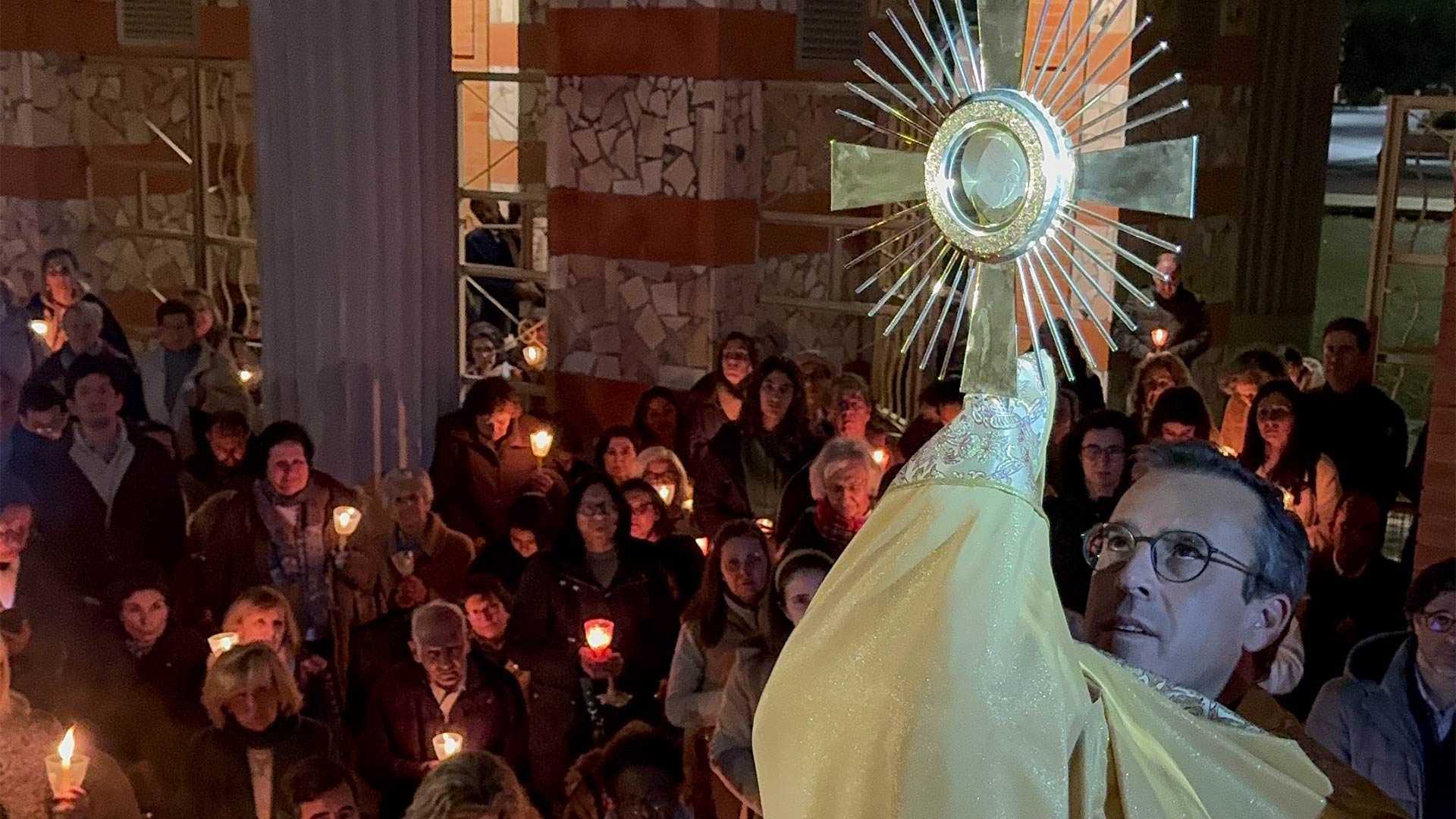 Encontros com Jesus: Testemunhos de Amor na Adoração Perpétua