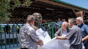 Padres descerram busto de D. Manuel Martins
