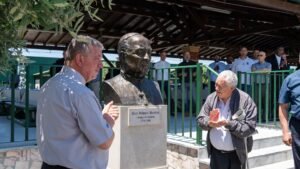 Padres descerram busto de D. Manuel Martins